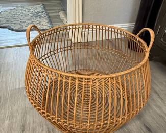 Threshold Round Modern Bulging Short Basket