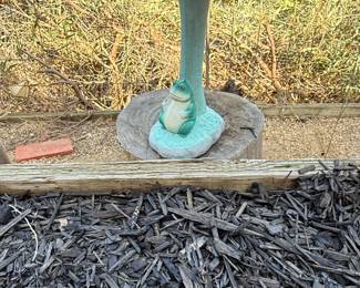 Sunnydaze Brooding Frog on Stone Birdbath