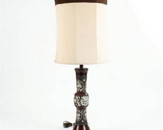 Chinoiserie Gu-Form Metal Table Lamp on Wood Base