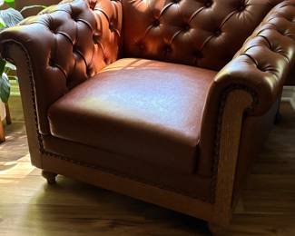 Classic arm chair NEW barely used.