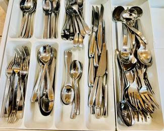 Complete set of flatware 