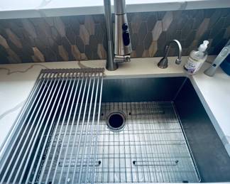I love this sink and faucet