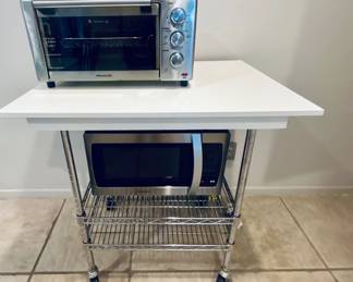 Microwave, toaster iven, bar cart