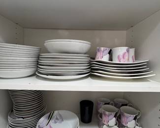 Mikasa Fine Porcelain 'Vogue' Tulip Dinnerset 