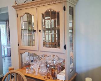 Serving bar, glassware, home decor