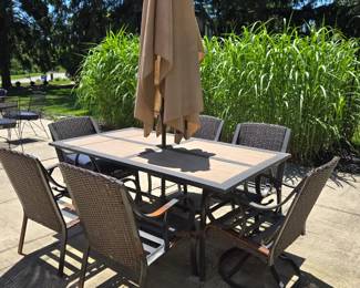 Patio table and chairs, has some rust