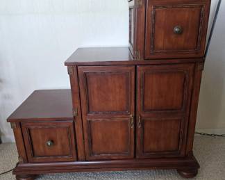Stepdown Chest