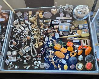 Large amount of Jewelry and Smalls
