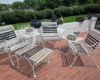 Woodard Vinyl Strap Black & White Patio Set