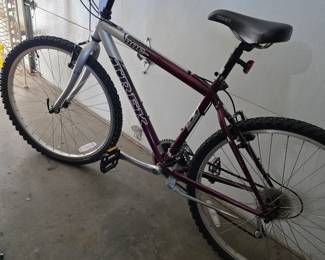 Trek 800 Sport Mountain Bike