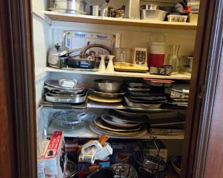 Pots, pans, cookware, bakeware