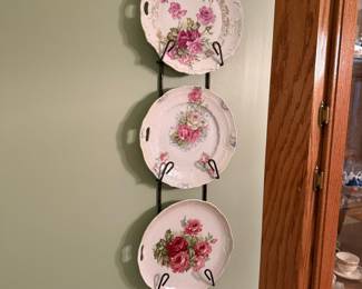 Set of 3 Vintage Rose Decorative Plates with Metal Display Rack