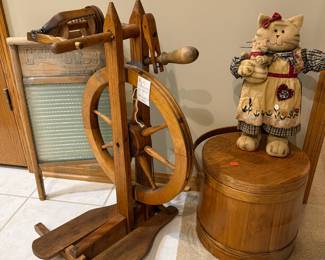 Antique Castle Style Wooden Spinning Wheel