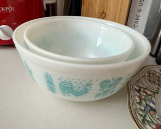 Pyrex "Amish Butterprint" Mixing Bowls Set