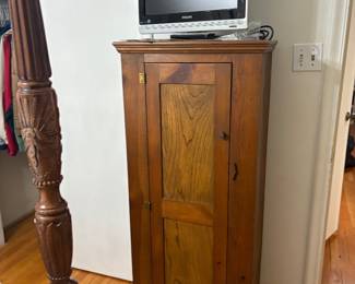 Storage cabinet