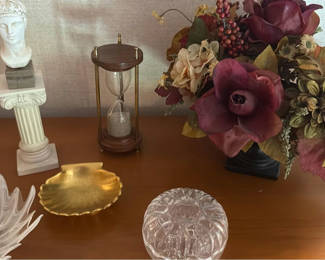 Lot 90: Assorted Decorative Home Decor Items