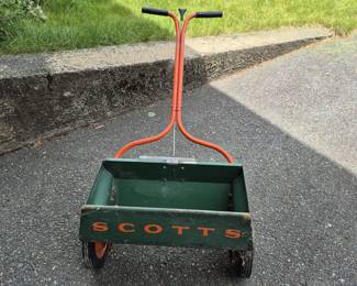 Lot 59: Scotts Model 35-3 Manual Lawn Spreader