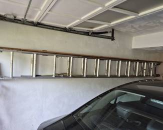 Lot 60: Cuprum Aluminio Model 385 Aluminum Extension Ladder