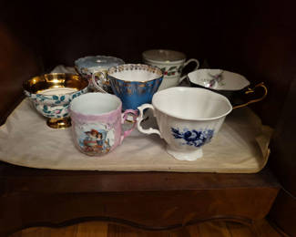 Lot 98: Assorted porcelain teacups