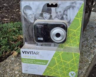 Lot 53: Vivitar Snap a Pic 5.1 Megapixel Digital Camera V54