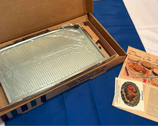 Lot 17: Salton Hotray Automatic Food Warmer with Glass Tray and Box