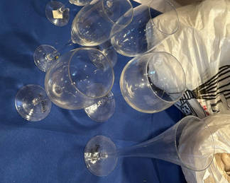 Lot 40: Assortment of glassware