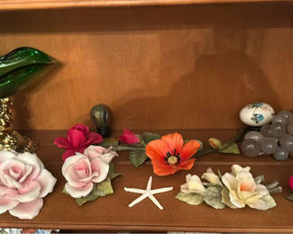 Lot 87: Assorted Decorative Floral items