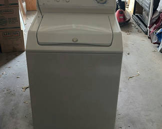 Lot 404: Maytag Washer and Dryer