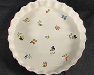 Lot 219: Villeroy & Boch Petite Fleur Porcelain Scalloped Dish