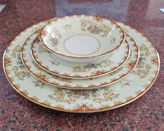Lot 27: Noritake Cardinal China Plates and Bowl Set