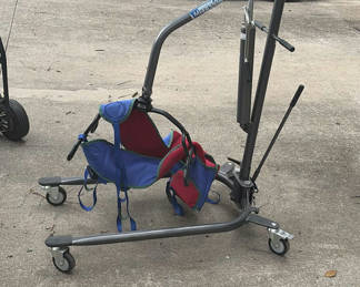 Lot 401: Medline floor-based patient lift with slings