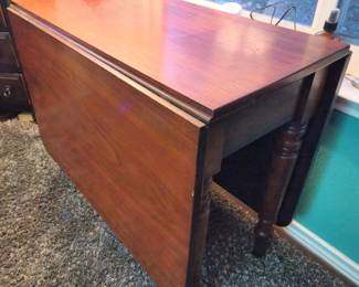 Early American drop leaf table - 2nd pic