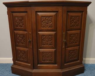 Vintage Stanley Furniture Italian Mediterranean Style Dark Wood Bedroom Set