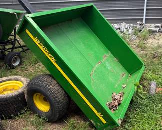 John Deere Professional Grade Dump Cart