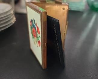 Cigarette box 