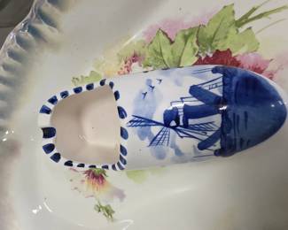 Ceramic shoe ashtray 