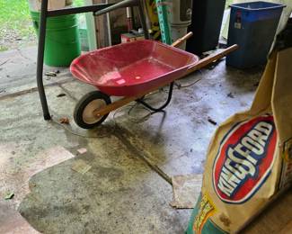 Childs wheel barrel 