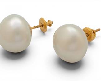 Lot 49 14k Yellow Gold and Freshwater Pearl Stud Earrings