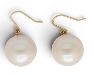 Lot 74 18k Yellow Gold and Cultured Pearl Dangle Earrings