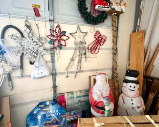 Lights, blow molds, Christmas tree 