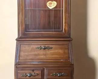 Classic Secretary, w Display Elegance
