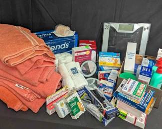 14CT708Medical Mystery Lot With Digital Scale