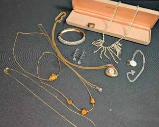 14CT727Shiny Gold Costume Jewelry
