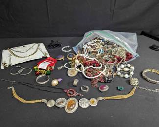 14CT705Mix Match Broken Singles Costume Jewelry