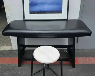 14CT632Black bench, Art and More
