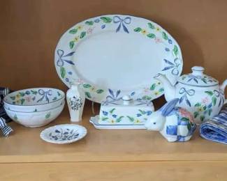 14MO114RHungarian Set With Oval Plate And Teapot
