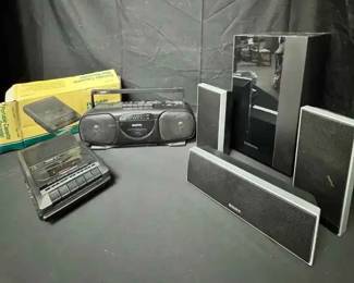 14CT691Vintage And Modern Audio Players speakers