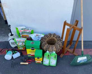 14CT595Gardening Supplies