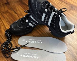 New~ Hiking shoes size 7 Unisex