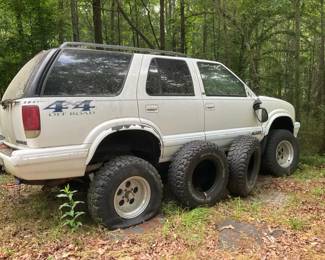 Chevrolet Blazer 4x4 Project SUV with OffRoad Tires  Engine Removed